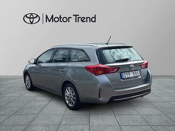 Toyota Auris 2014 photo 2