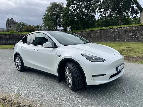 Tesla Model Y 2023 photo 4