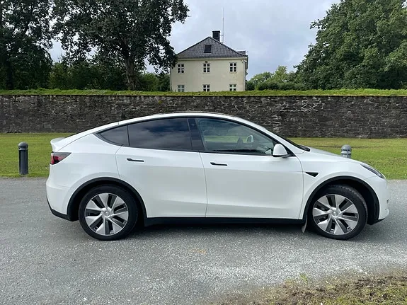 Tesla Model Y 2023 photo 5