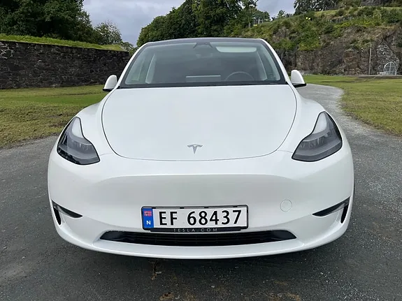 Tesla Model Y 2023 photo 3