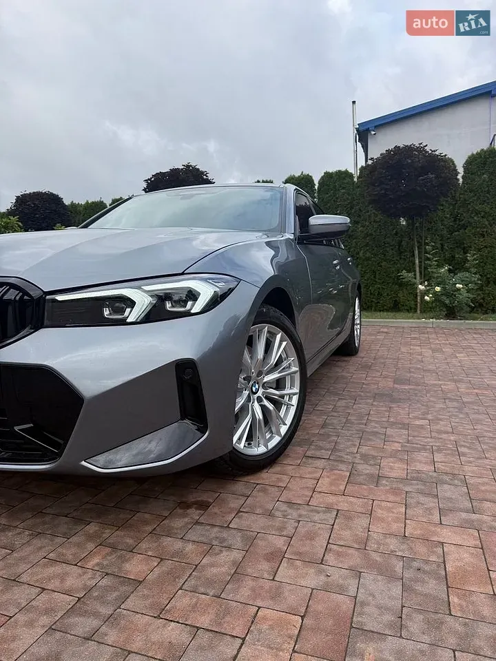 BMW 3 Series 2023 photo 2