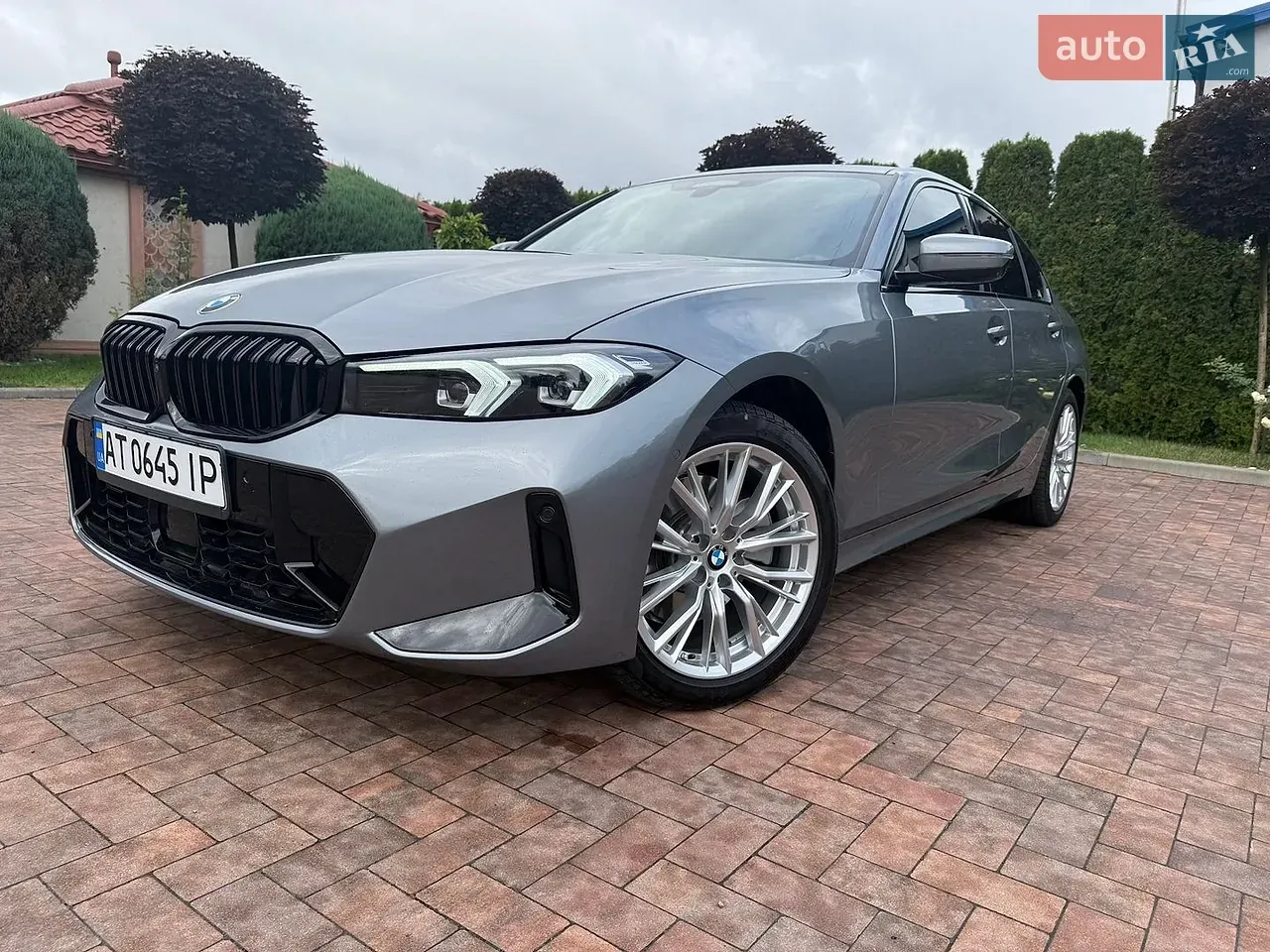 BMW 3 Series 2023 photo 3