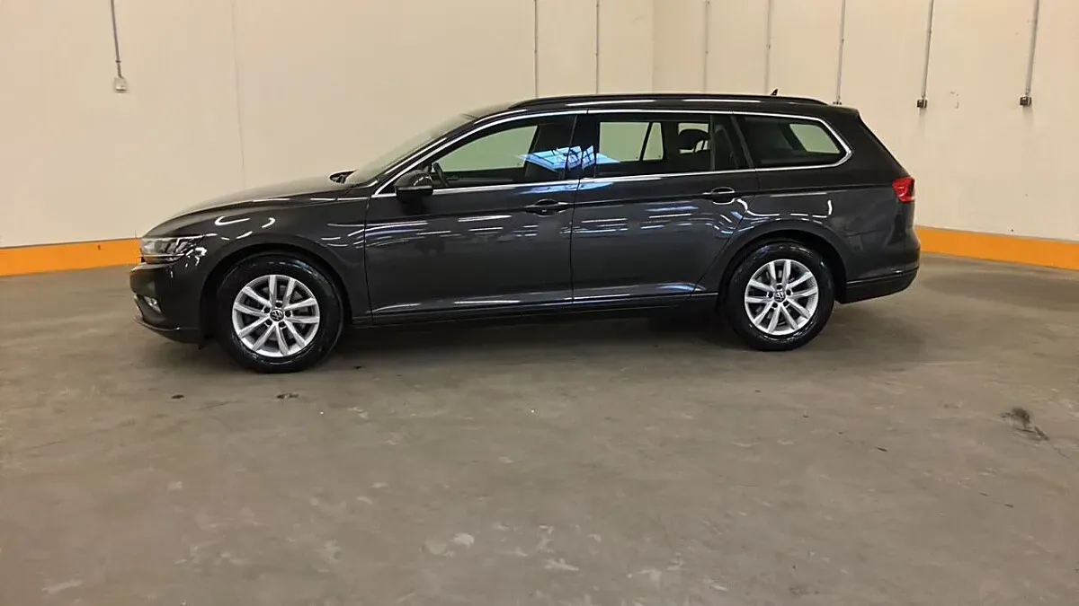 Volkswagen Passat 2022 photo 3