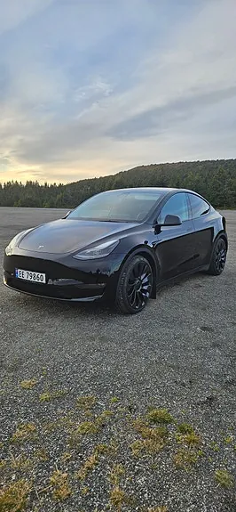 Tesla Model Y 2022 photo 2