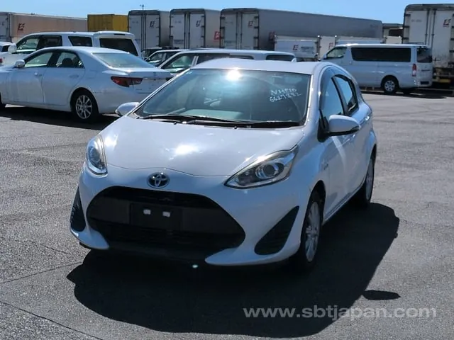 Toyota Aqua L 2017 photo 2