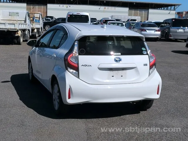 Toyota Aqua L 2017 photo 3