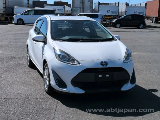 Toyota Aqua L