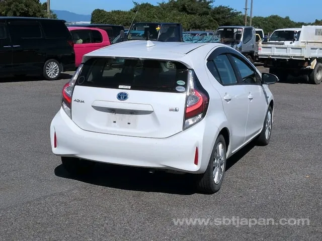 Toyota Aqua L 2017 photo 4