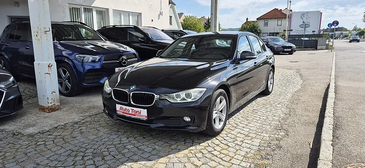 BMW 3 Series 2012 photo 2