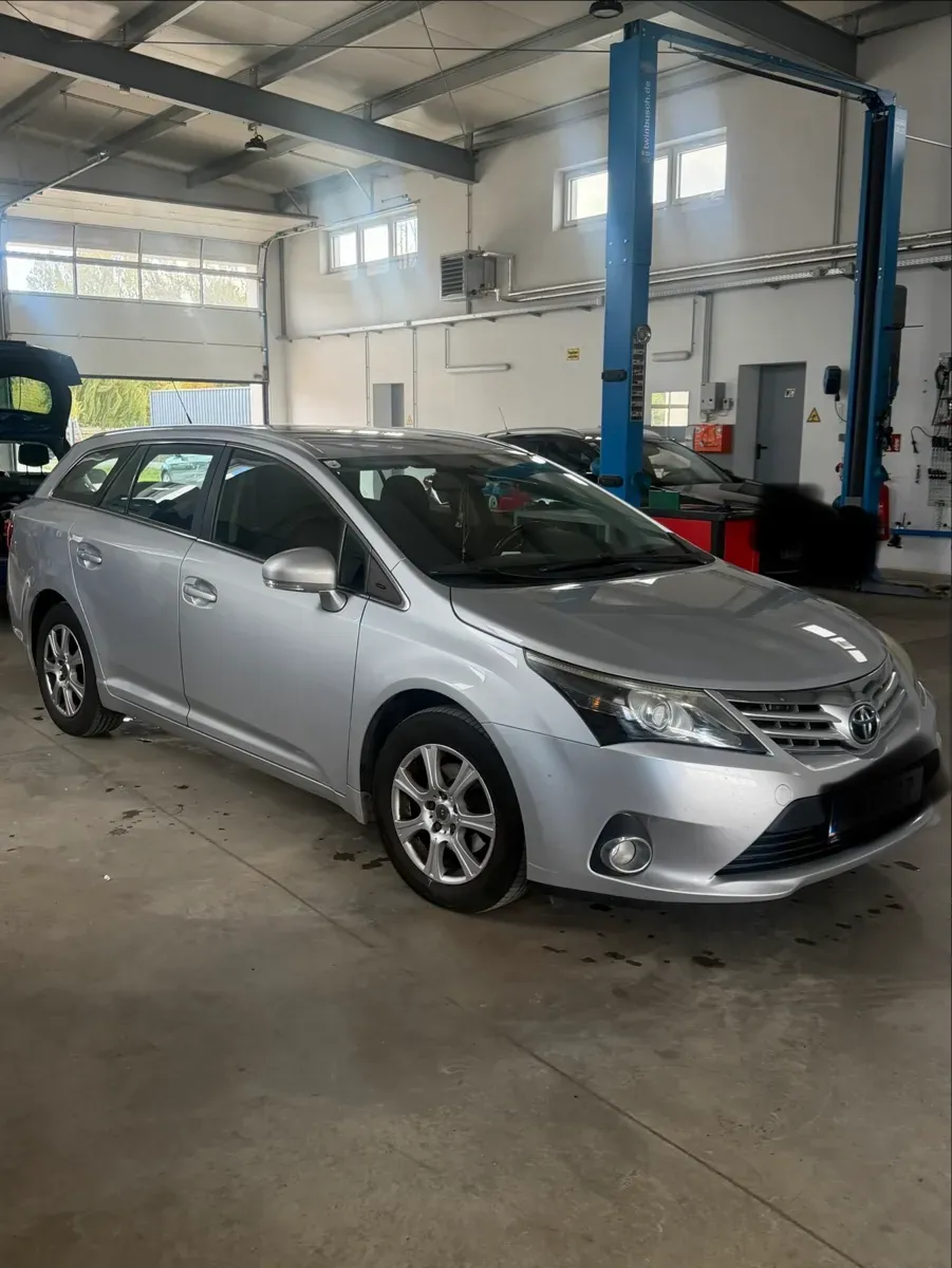 Toyota Avensis 2012 photo 3