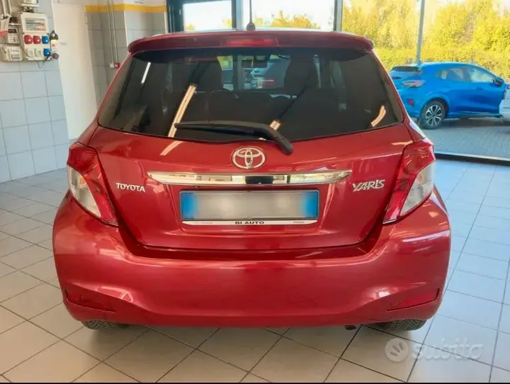 Toyota Yaris 2012 photo 3