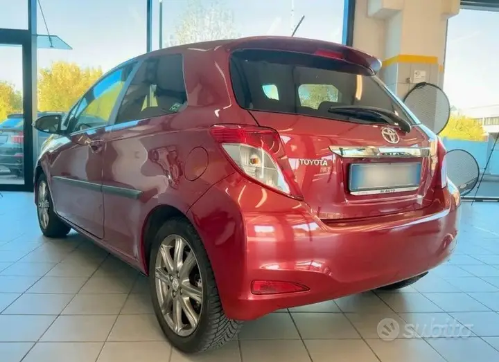 Toyota Yaris 2012 photo 2
