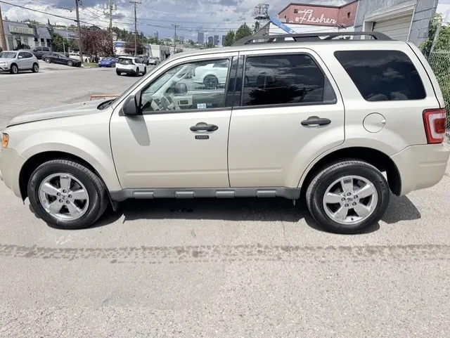 Ford Escape 2011 photo 2