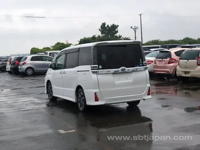 Toyota Voxy 2020 photo 3
