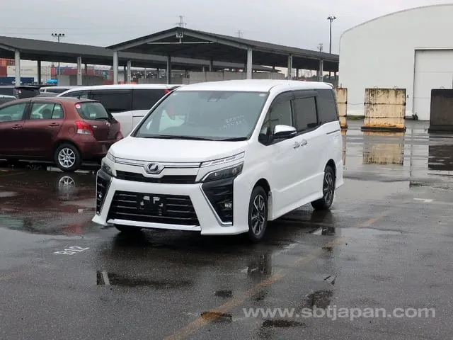 Toyota Voxy 2020 photo 2