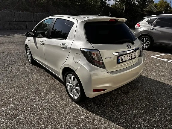 Toyota Yaris 2014 photo 4