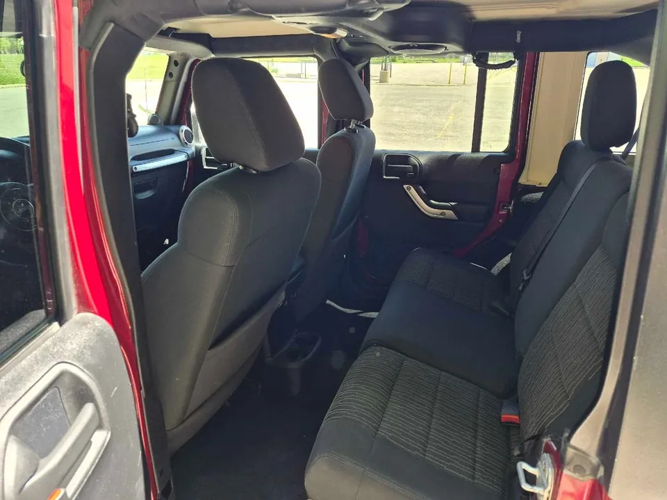 Jeep Wrangler Unlimited 2011 photo 4