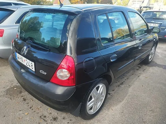 Renault Clio 2005 photo 2