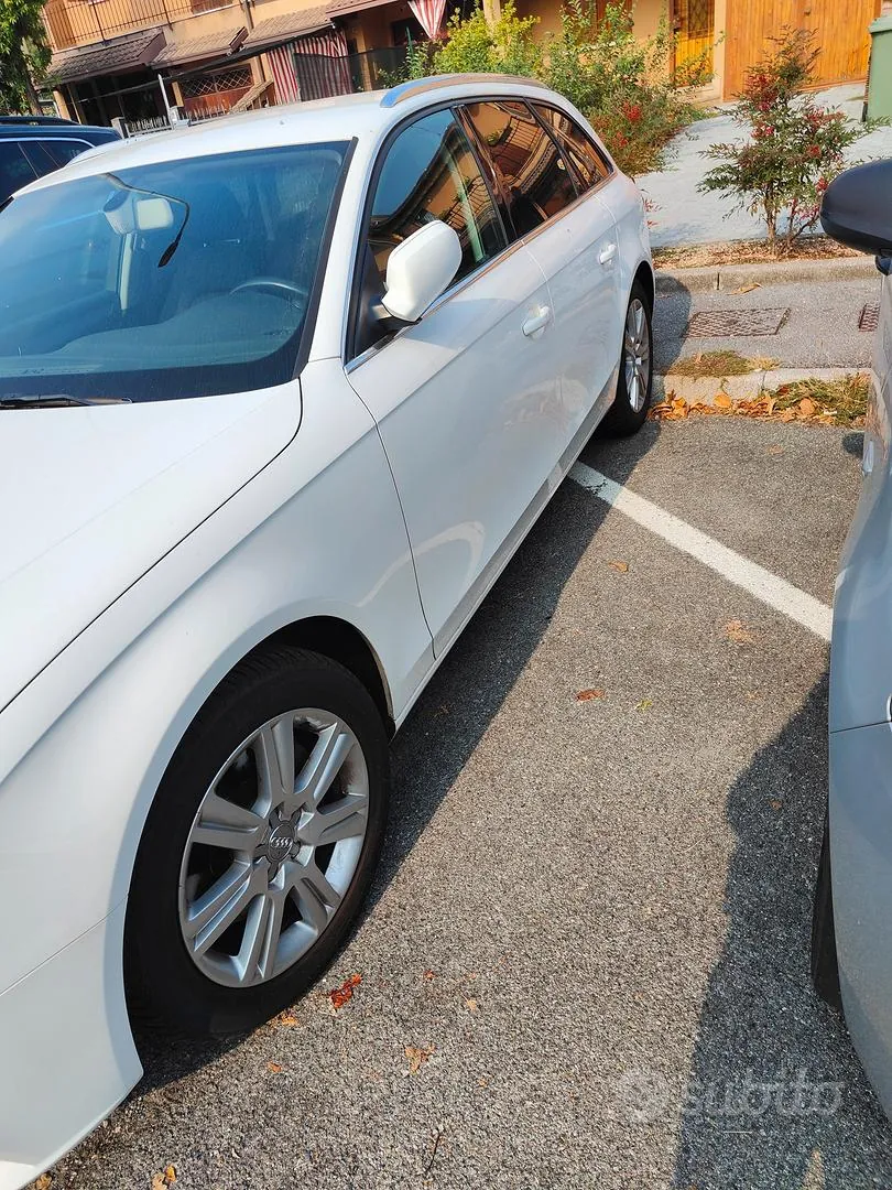 Audi A4 2010 photo 4