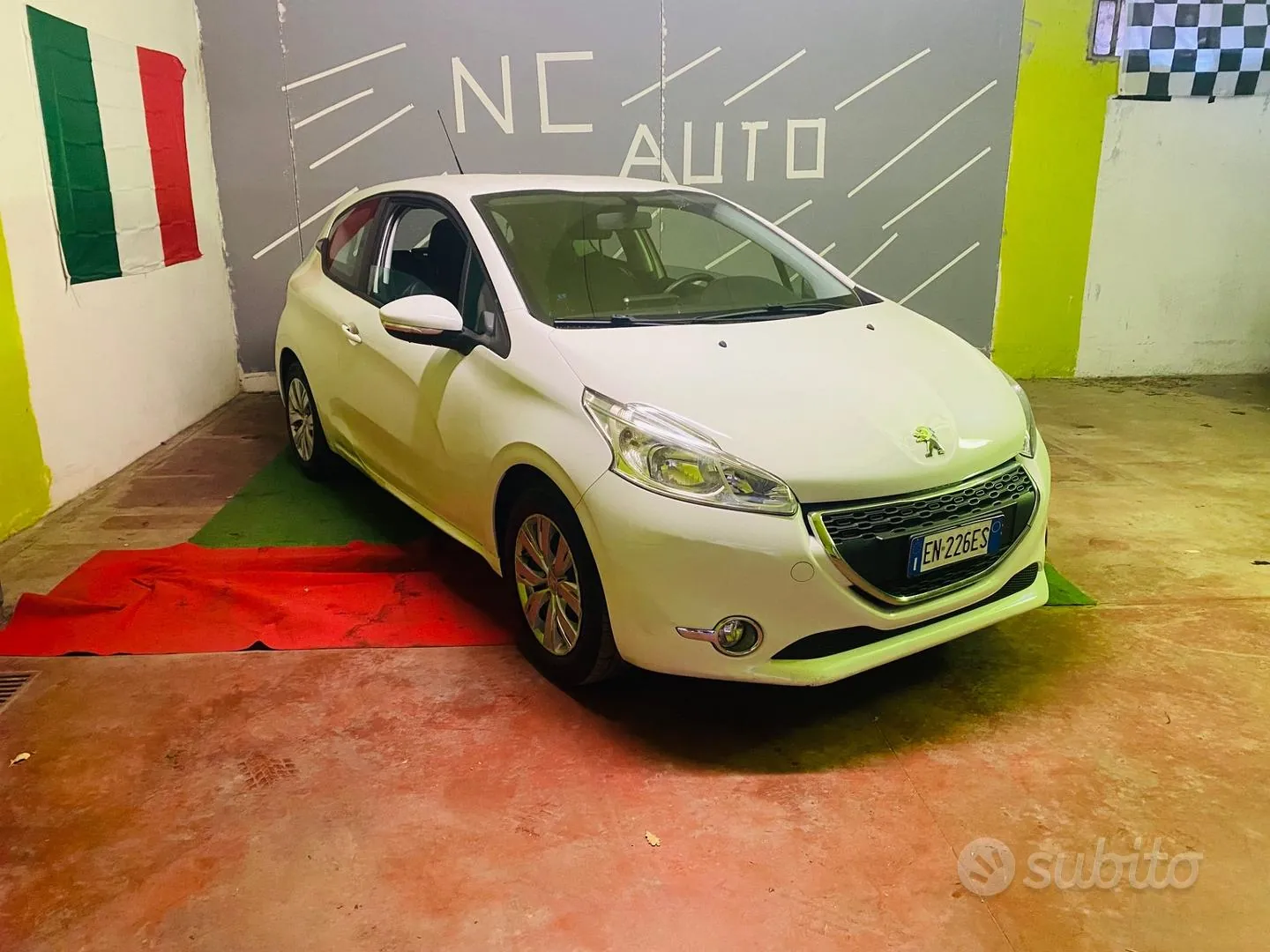 Peugeot 208 2012 photo 3
