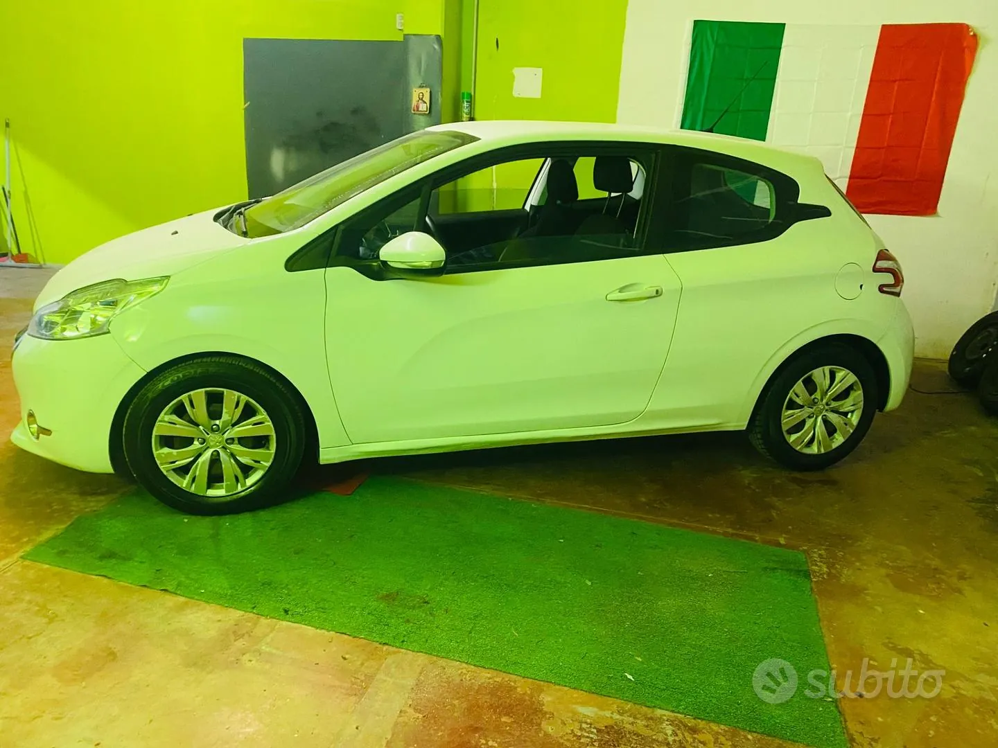 Peugeot 208 2012 photo 5