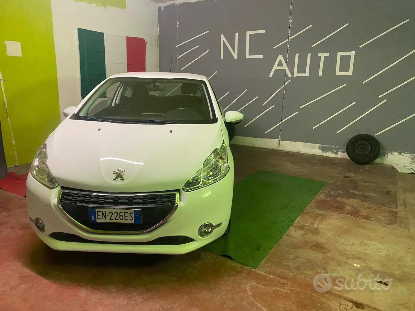Peugeot 208 2012 photo 2