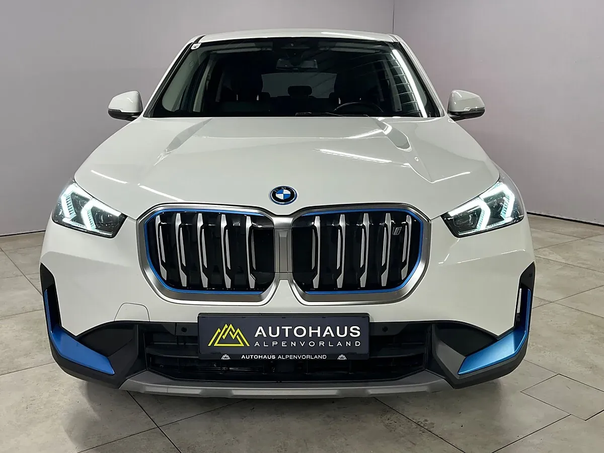 BMW Ix1 2023 photo 3