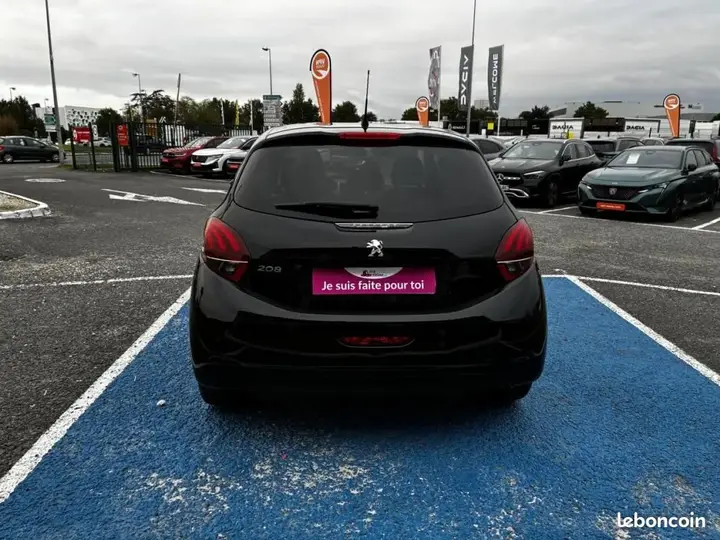 Peugeot 208 2019 photo 5