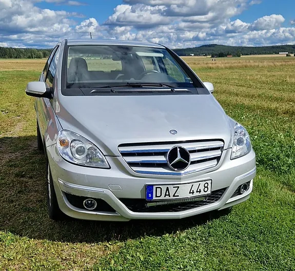 Mercedes-Benz B180