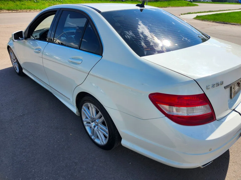 Mercedes-Benz C-Class 2011 photo 4
