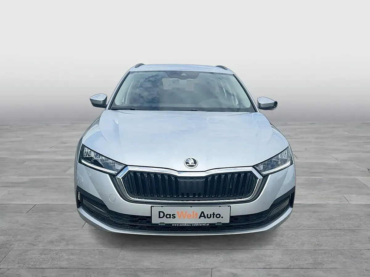 Skoda Octavia 2023 photo 2