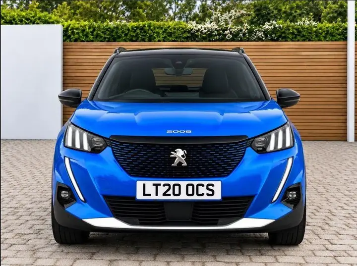 Peugeot E-2008 2020 photo 2