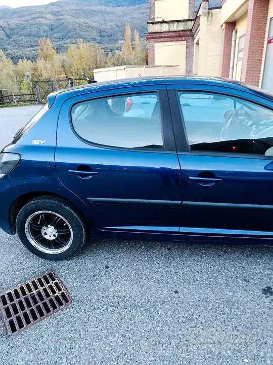Peugeot 207 2007 photo 2