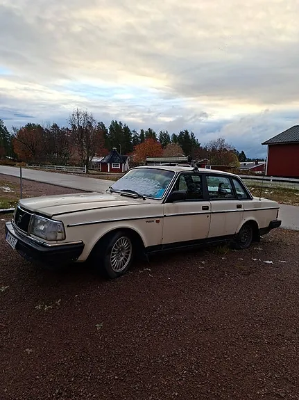 Volvo 240 1987 photo 2