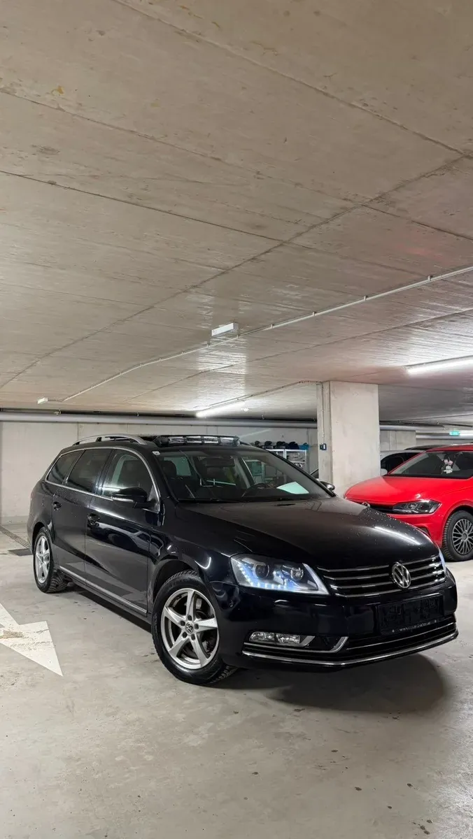 Volkswagen Passat 2011 photo 2