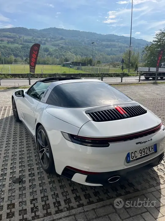 Porsche 911 2021 photo 5