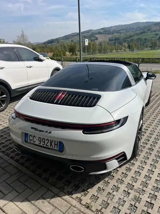 Porsche 911 2021 photo 4
