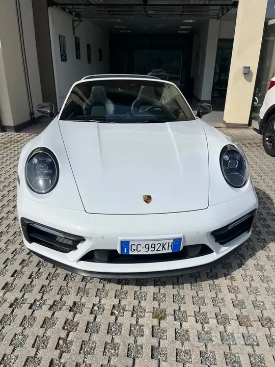 Porsche 911 2021 photo 2
