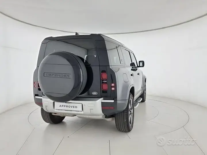 Land Rover Defender 2022 photo 2