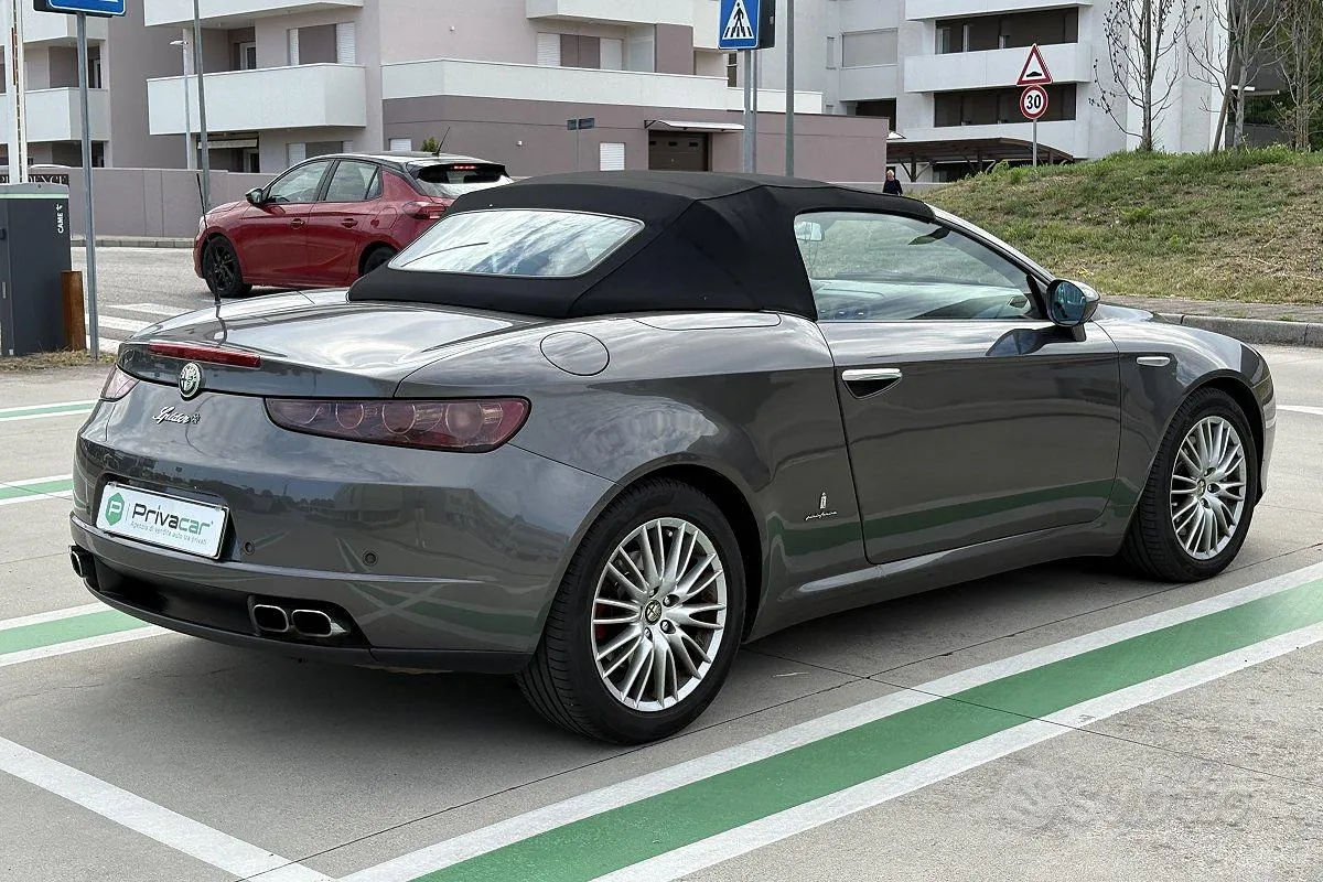 Alfa Romeo Spider 2009 photo 5