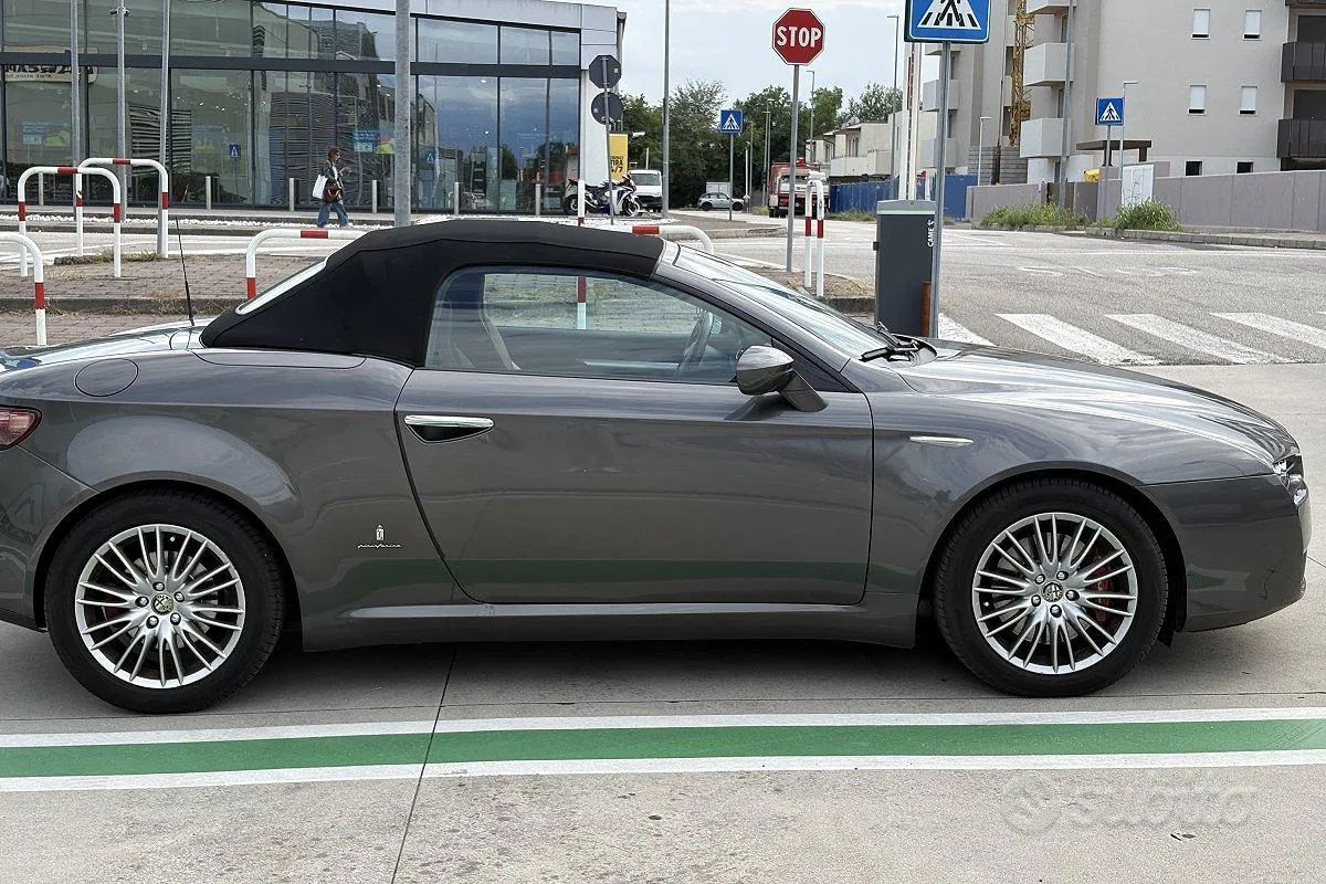 Alfa Romeo Spider 2009 photo 4