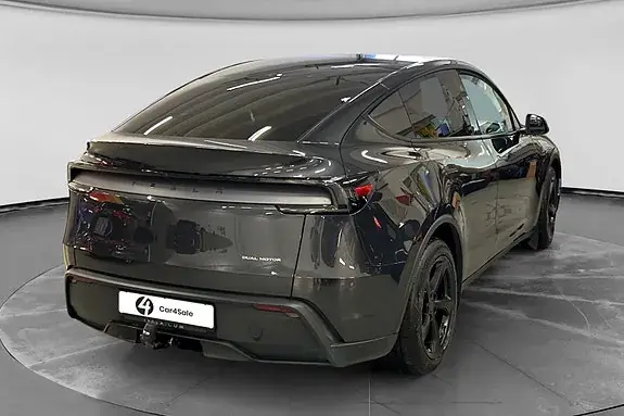 Tesla Model Y 2025 photo 5