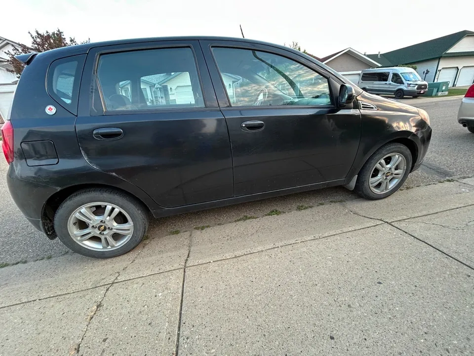 Chevrolet Aveo 2010 photo 2