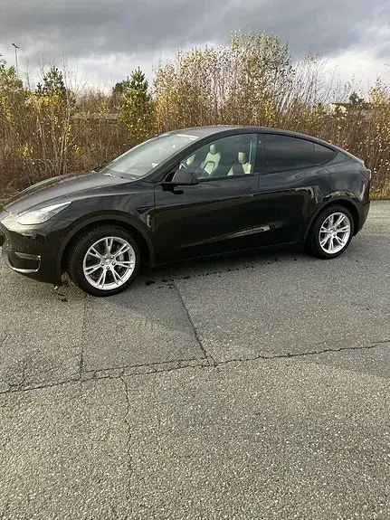 Tesla Model Y 2021 photo 2