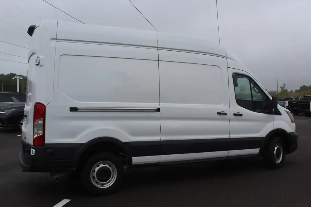 Ford Transit 2024 photo 2