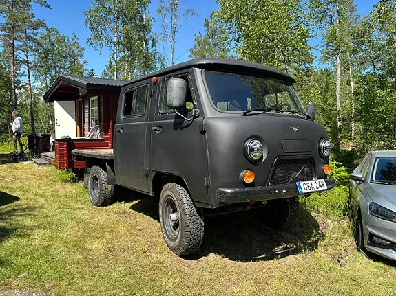 UAZ 390945