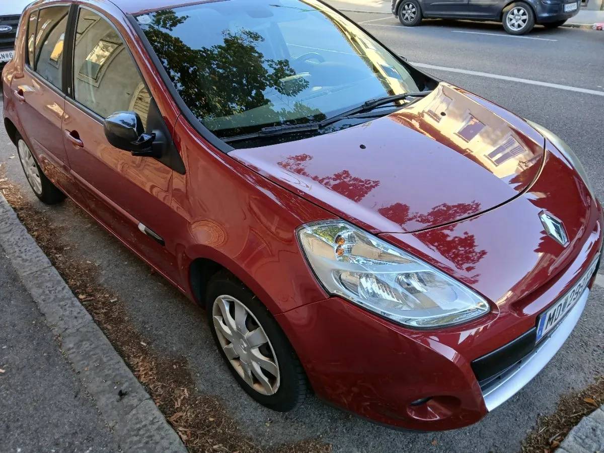 Renault Clio 2010 photo 2