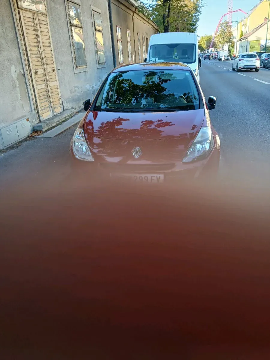 Renault Clio 2010 photo 3