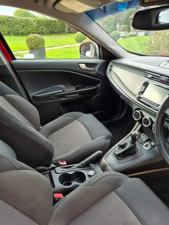 Alfa Romeo Giulietta 2015 photo 4