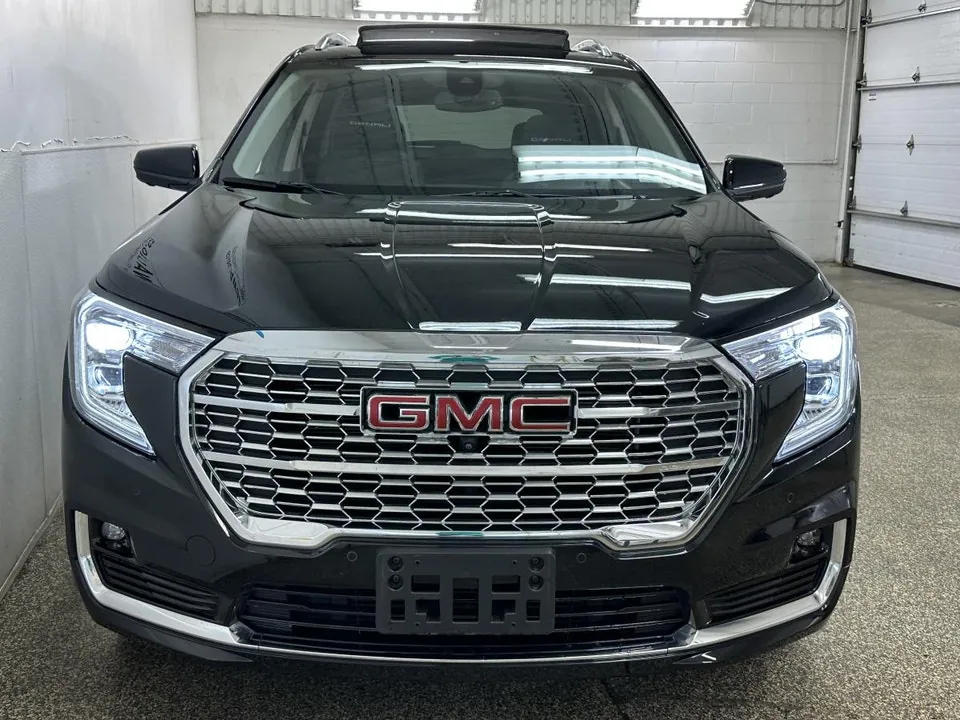 GMC Terrain 2024 photo 2